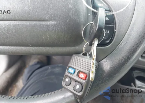 1999 Ford Crown Victoria Lx z USA, uszkodzony, nr VIN 2FAFP74W2XX158435